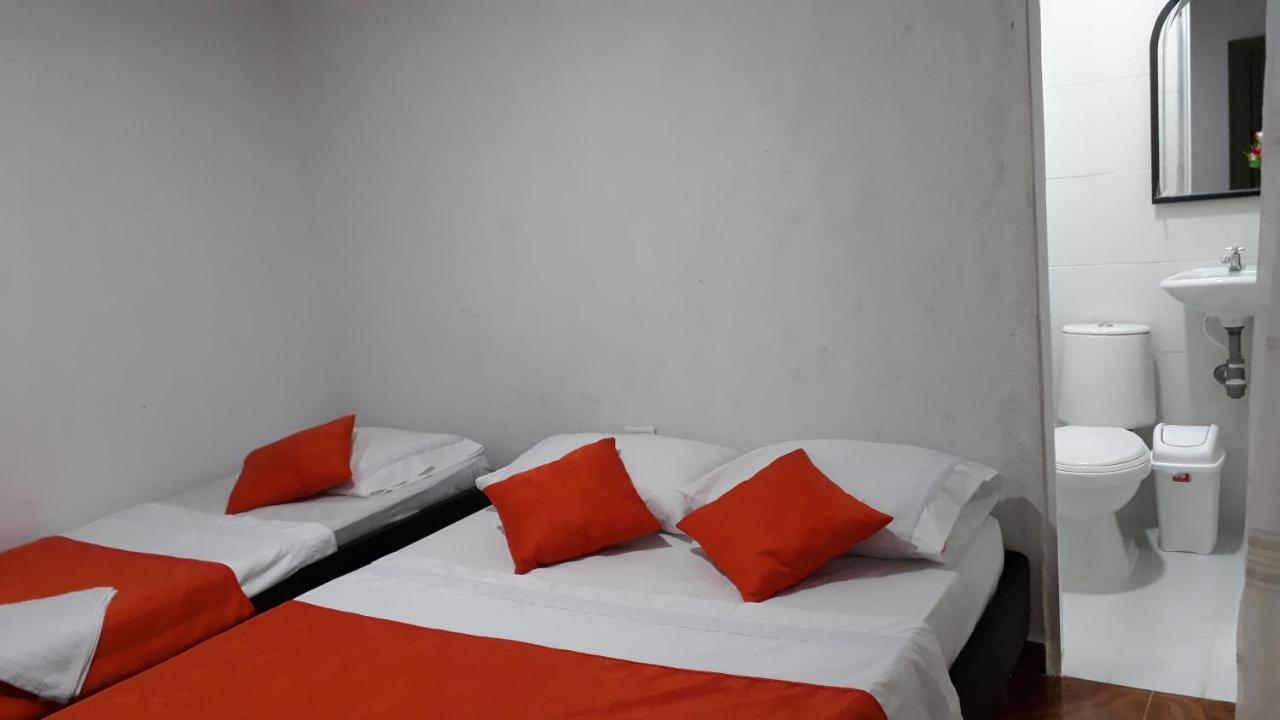 Hostal Villa Cecilia Villavieja Luaran gambar