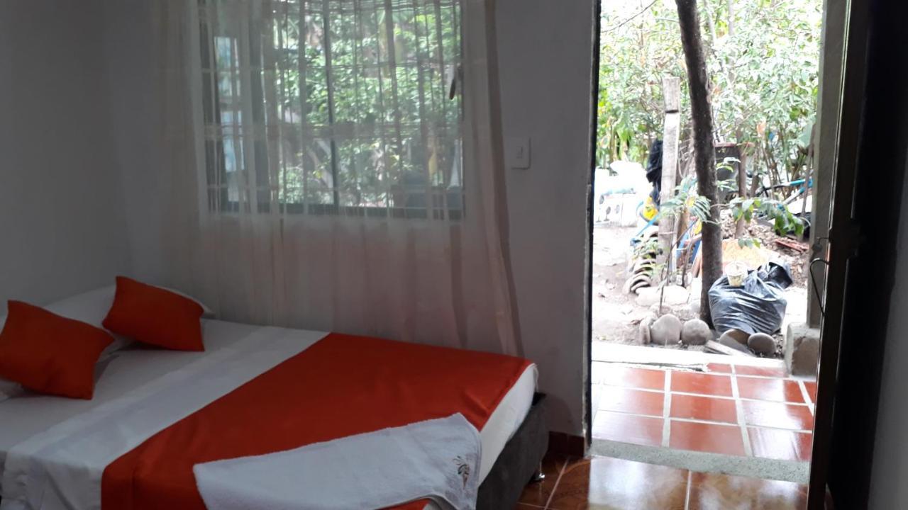 Hostal Villa Cecilia Villavieja Luaran gambar